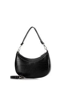 Schwarze Handtasche mit krokodilembossierter Textur, geschwungener Form, abnehmbarem Riemen und silbernen Hardware-Akzenten. Reißverschluss am oberen Ende.