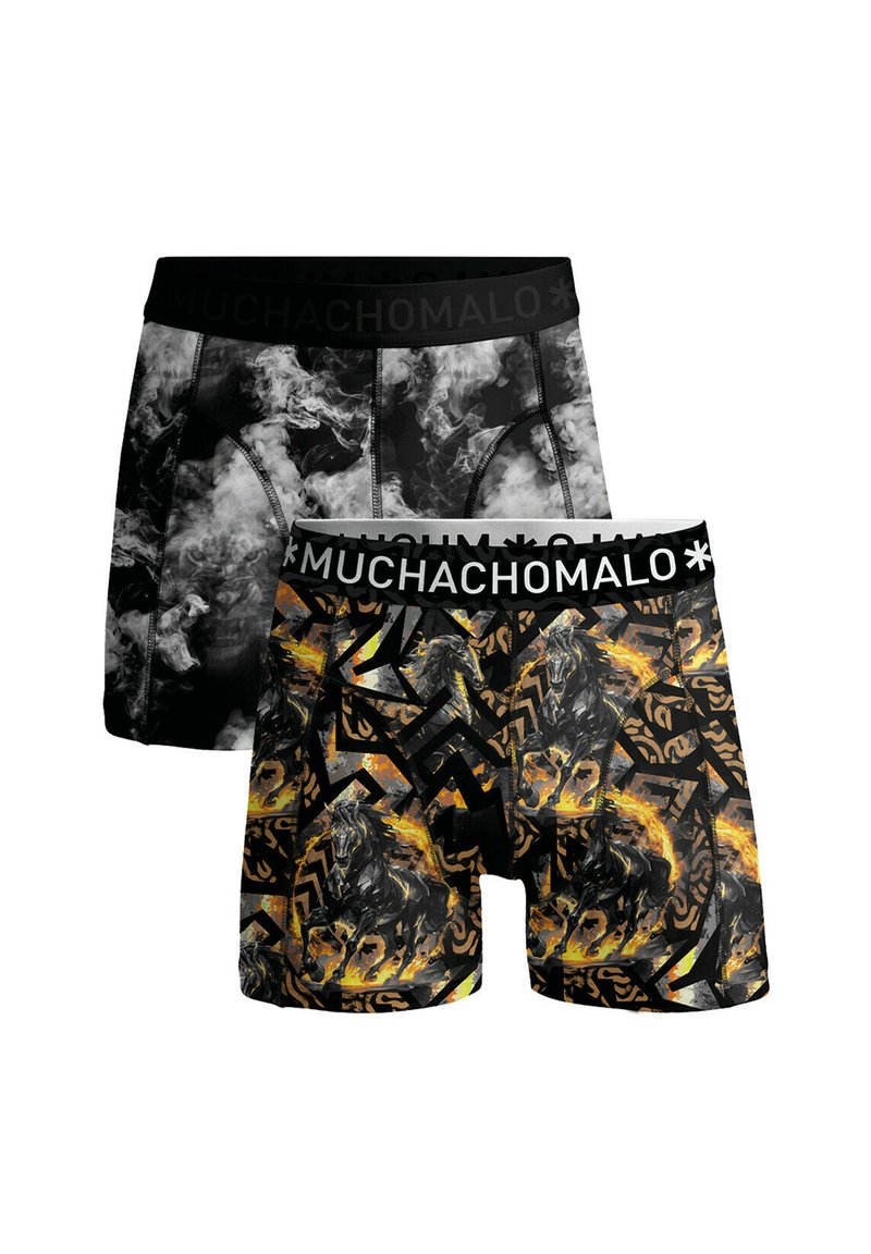 Juodos ir raštuotos bokseriai su juodu diržu, ant kurio yra "MUCHACHO MALO" logotipas. Vieni iš jų turi dūmų dizainą, kiti demonstruoja arklių motyvą.