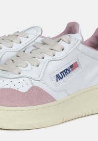 Autry MEDALIST LOW - Sneakers basse - white powder