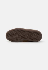 Puma PALERMO UNISEX - Sportcipő - vine/clementine