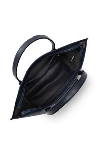 Borsa in pelle blu navy con finitura liscia, manico superiore, tasca interna con zip e design senza cuciture. Vista aperta che mostra l'interno spazioso e foderato.