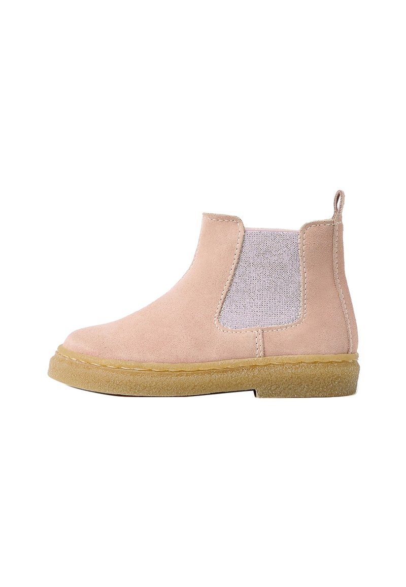 Stivaletto in suede rosa chiaro con pannelli laterali elasticizzati, punta rotonda e suola in gomma testurizzata. Presenta un inserto per il piede sul retro.