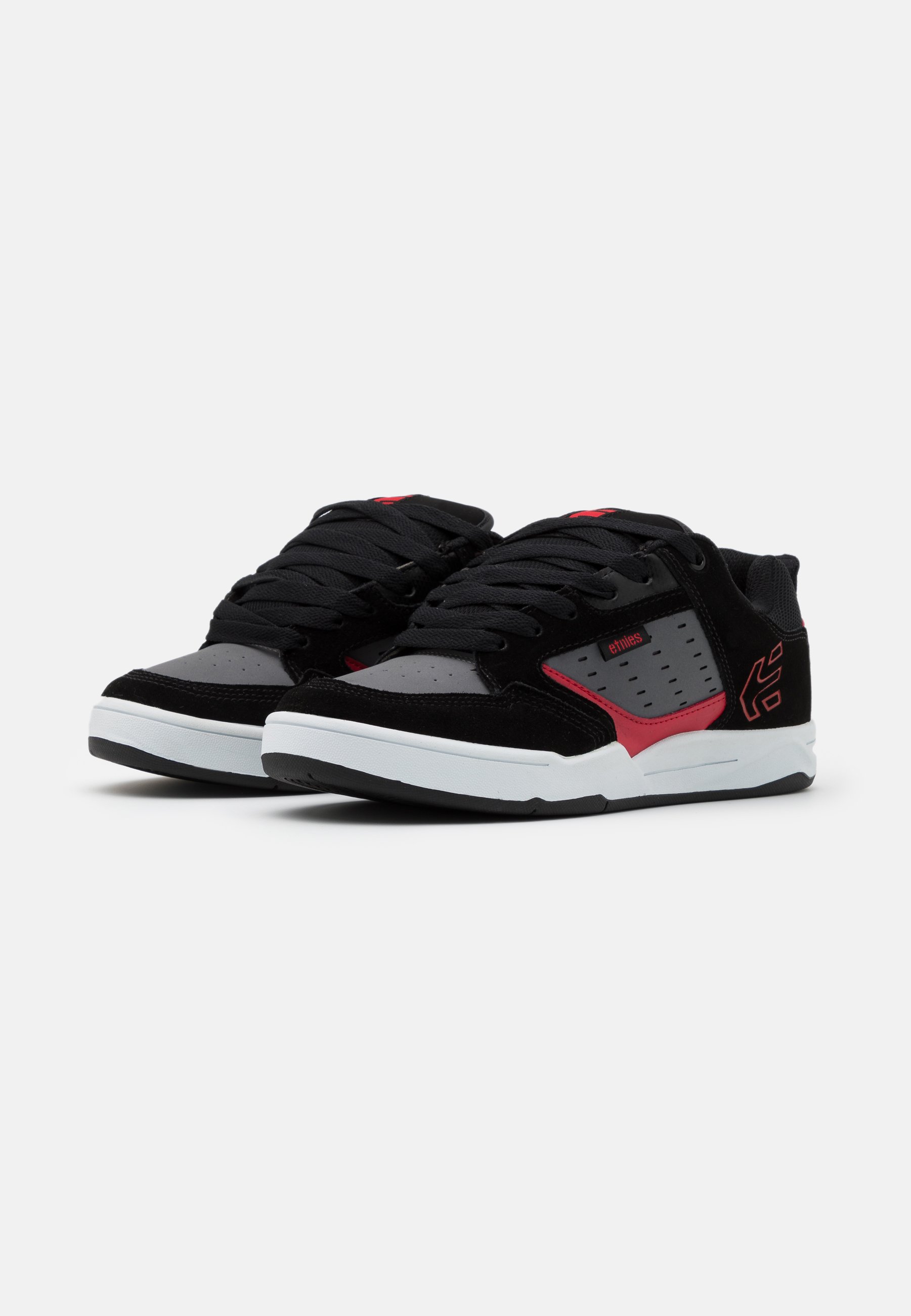 etnies cartel black