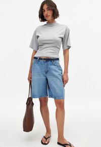 NA-KD MID WAIST WIDE  - Shorts vaqueros - light blue