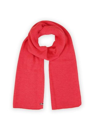 Écharpe rouge tricotée pliée en boucle avec deux extrémités pendantes, affichée sur un fond blanc.