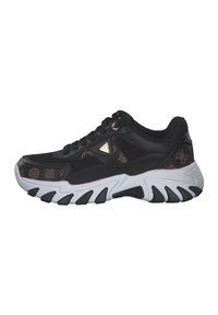 Sneaker sportivo nero con tomaia testurizzata caratterizzata da un sottile motivo marrone. Suola spessa bianca e nera con accenti curvi e logo.