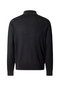 Donkergrijze trui met een hoge kraag en lange mouwen. Gladde textuur, aansluitend ontwerp en subtiel stoffenpatroon zonder zichtbare sluitingen.