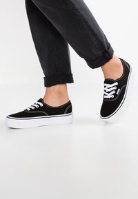 Vans - AUTHENTIC PLATFORM 2.0 - Sneakers laag - black Miniatuurafbeelding 1