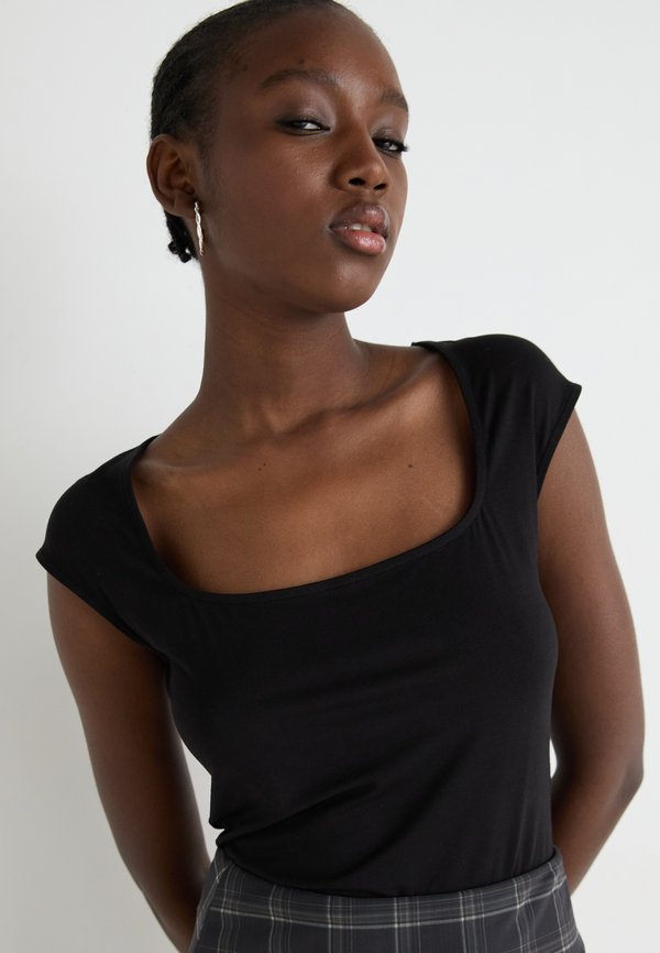 SOFT TOUCH SQUARE TIGHT BODY - Basic T-shirt3