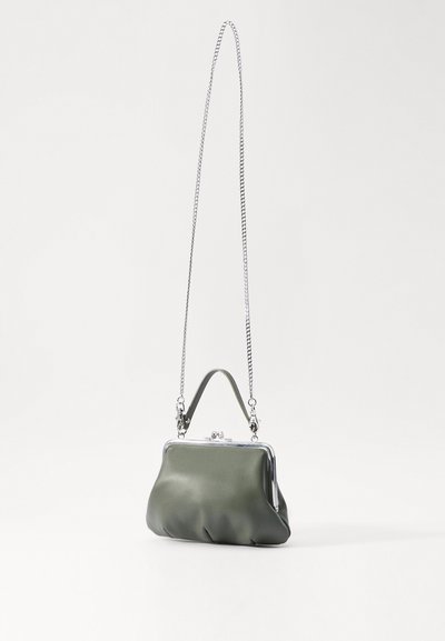Vivienne Westwood GRANNY FRAME PURSE - Rankinė - green
