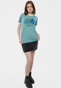 Paradiso Clothing DEF LEPPARD HIGH N DRY RINGER - Print T-shirt - green