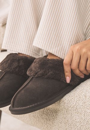 Next, REGULAR FIT  - Pantolette flach - chocolate brown