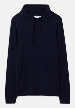 Sweatshirt à capuche bleu marine avec une poche kangourou, des poignets et un ourlet côtelés ; fabriqué à partir d'un matériau doux avec un petit détail de logo sur la poitrine.