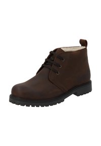 Leren bruine enkelboot met ronde neus, vetersluiting aan de voorkant en gestructureerde rubberen zool; zachte binnenvoering en een trekband aan de hiel.