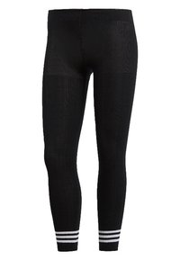 Černé legíny s těsným střihem, ribbovanou texturou a třemi bílými horizontálními pruhy blízko kotníkových manžet, vystavené na bílém pozadí.