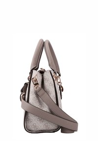 Geantă de mână bej cu finisaj texturat, mânere duble superioare și o curea de umăr detașabilă. Prezintă un model subtil cu logo și accesorii din aur roz.