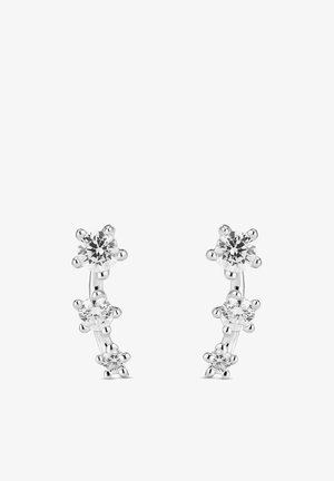 Silverörhängen med tre kluster av runda, klara stenar i en böjd design, med en polerad yta och ett blommotiv.