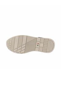 Semelle d'une chaussure beige avec des motifs de grip texturés, taille 37, et une petite étiquette affichant le drapeau italien et le nom de la marque.