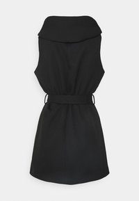 Schwarzes ärmelloses Kleid mit hohem Kragen, tailliertem Bund und ausgestelltem Saum. Hergestellt aus glattem Stoff mit einem klaren, minimalistischen Design.