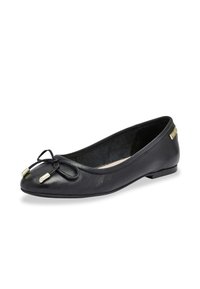 Ballet flat nera in pelle con punta tonda, dotata di un delicato fiocco con dettagli in tono oro nella parte frontale e un tacco basso.