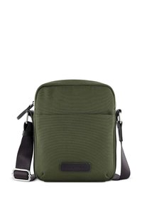 Borsa a tracolla in tessuto verde oliva con una forma rettangolare elegante, cintura regolabile, tasca frontale e patch in pelle con logo.