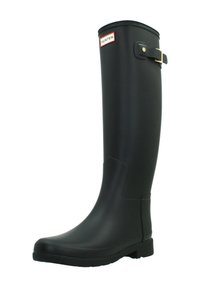 Musta kuminen polvenkorkuinen saapas, jossa pyöreä kärki, teksturoitu pinta ja kultaiset yksityiskohdat. Varustettu punaisella "HUNTER"-merkillä varustetulla etikettillä.