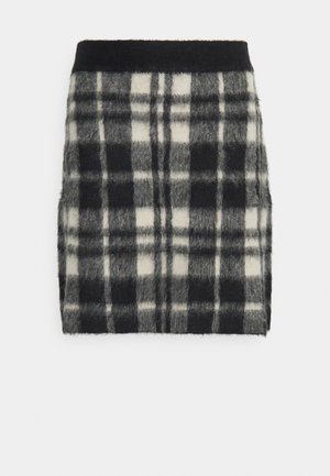 Karierte Miniröcke in Schwarz, Grau und Weiß. Weicher, strukturierter Stoff mit einer figurbetonten Silhouette und einem einfarbigen schwarzen Bund.