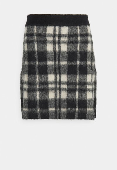 Karo mini krilo v črni, sivi in beli barvi. Mehka, teksturirana tkanina z oprijetim silhueto in enobarvnim črnim pasom.
