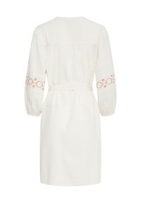 Witte jurk met puffmouwen, cinched taille en geborduurde details op de mouwen. Gemaakt van lichte materialen, met een ontspannen pasvorm.
