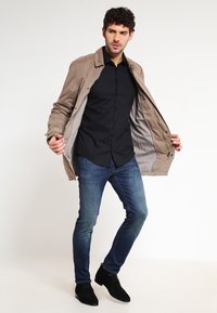 Seidensticker SLIM - Camicia elegante - schwarz