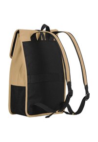 Zaino nero e marrone con un design strutturato, caratterizzato da una parte anteriore in tela testurizzata, rifiniture in pelle liscia e spallacci regolabili.