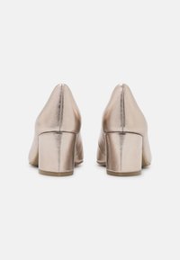Marco Tozzi Klasszikus sarkú cipők - platinum