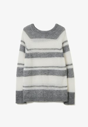 Pull rayé gris et blanc avec un col rond, texture douce et bords côtes. Présente des rayures horizontales de largeurs variées.