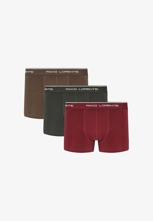 Trzy zestawy męskich bokserów w kolorze brązowym, ciemnozielonym i burgundowym. Miękka tkanina z markowym, elastycznym pasem w kolorze białym.