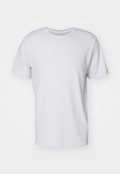 Weißes T-Shirt mit Rundhalsausschnitt aus leichtem Baumwollmaterial. Kurze Ärmel und ein leicht strukturiertes Gewebe. Keine sichtbaren Muster oder Akzente.