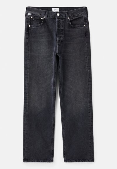 Μαύρα τζιν με κανονική γραμμή, πέντε τσέπες, ασημί υλικά και ελαφρώς φθαρμένη υφή. Κλασικός σχεδιασμός με ελάχιστες λεπτομέρειες.