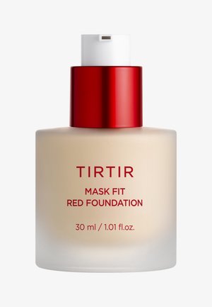 Bottiglia di vetro beige con finitura opaca, presenta un cappuccio metallico rosso e un distributore bianco. L'etichetta riporta "FONDOTINTA ROSSA TIRTIR MASK FIT", 30 ml.