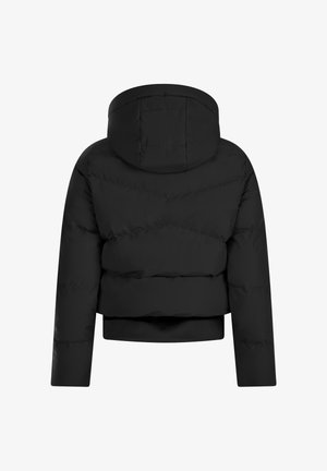 Chaqueta acolchada negra con capucha, mangas largas y acolchado horizontal, mostrada desde la parte de atrás sobre un fondo blanco.