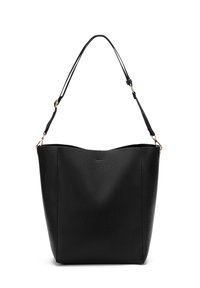 Zwarte leren tote bag met een korrelige textuur, brede open bovenkant en een enkele verstelbare schouderriem. Voorzien van gouden hardware accenten.