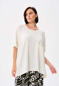 blue shadow KIONA - T-shirt basic - ecru