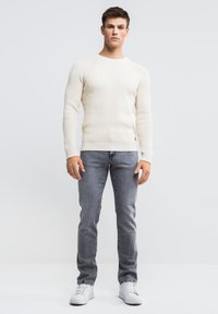 Unausgewählt, mittelgrau