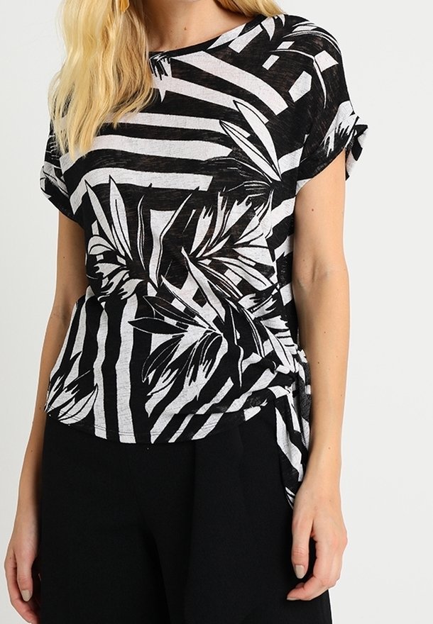 Czarny i biały top w paski z kwiatowym wzorem, krótkie rękawy, okrągły dekolt oraz węzeł w talii. Miękka tekstura materiału.