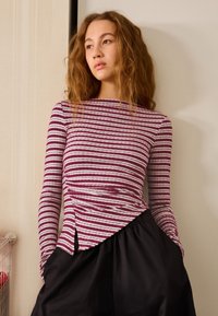 Bershka ASYMMETRIC - Hosszú ujjú felső - dark red