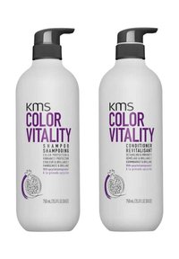 KMS Color Vitality Shampoo- und Conditioner-Flaschen, aus weißem Kunststoff mit lila Schrift, mit Pump-Dispensern und Granatapfelgrafiken. Jeweils 750 ml.