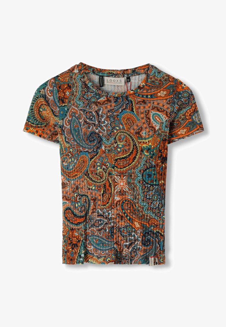 Korte mouw t-shirt in een levendige oranje, teal en zwarte paisley patroon. Zachte stof met een ronde halslijn en subtiele stiksels.