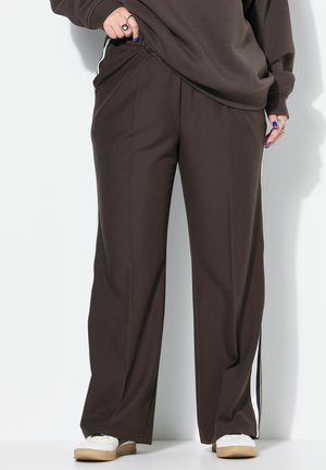 Pantalons larges marron en tissu lisse, dotés de rayures blanches sur les côtés, d'une taille élastique et d'une coupe décontractée.