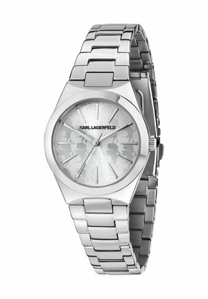 Sølvfarvet metalur med sekskantet urkasse og tekstureret lys grå urskive. Uret har forlængede sølvfarvede timeindikatorer og en lænket armbåndsrem.