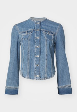 Ljusblå denimjacka med mandarinkrage, framknäppning med knappar, två bröstfickor och uppvikta långa ärmar. Något kortad passform.