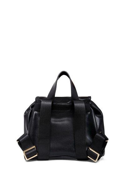 Borsa in pelle nera con forma strutturata, manici superiori e tracolla in tessuto regolabile. Presenta dettagli in metallo dorato.