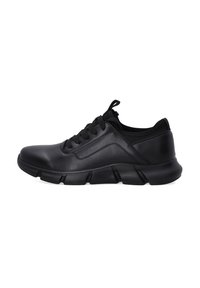 Schwarze Sportschuhe mit einem glatten Lederoberteil, runder Zehenpartie, strukturierten Akzenten und einer gepolsterten Sohle mit einem markanten, geschichteten Design.